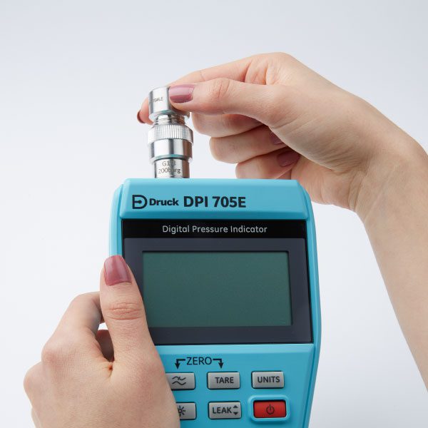 cuenot-regulation-calibration-dpi705e-manom-tre-num-rique-portable image 3